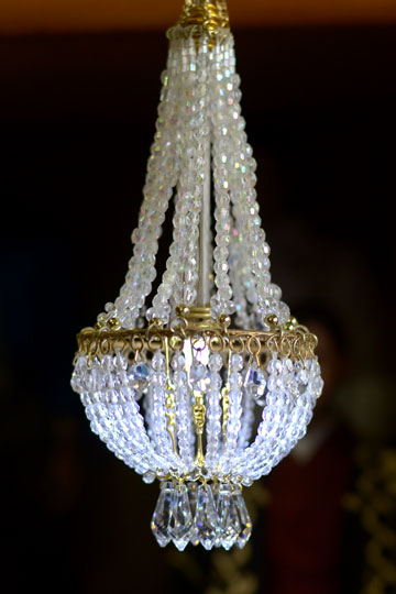 0609-chandelier.jpg 360540 37K