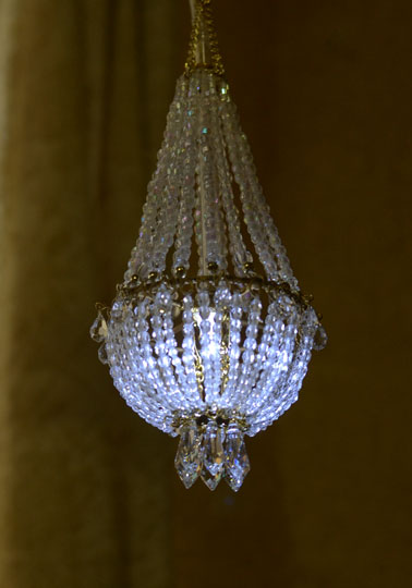 0611-chandelier-2kai.jpg 378540 31K